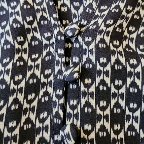 Dalia Collection Navy Blue Patterned Split Neck 3/4 Sleeve Chiffon Blouse Size M - Picture 7 of 10